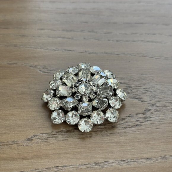 Vintage Rhinestone Brooch Pin Round Floral Design Silver Tone Clear Starburst - Picture 8 of 9